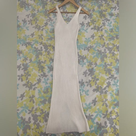 H&M Ribbed Dress
White/Off-White
Size: Small - Picture 1 of 4